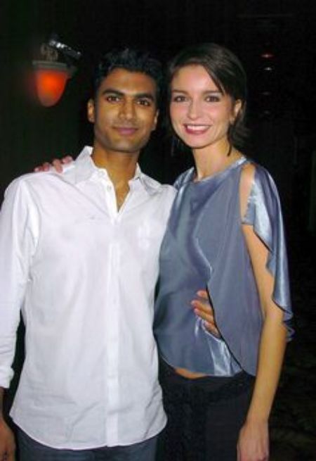  Sendhil Ramamurthy lives a healthy marital life with his wife and kids.